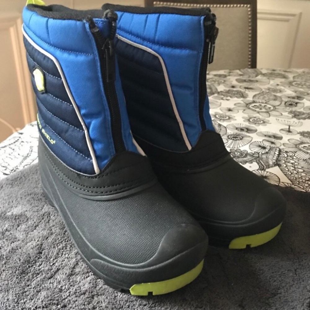 BRAND NEW: Size 1 Kids Water Proof Winter Boots